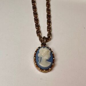 Vintage Avon Blue Cameo Pendant Necklace – Gold Tone Chain